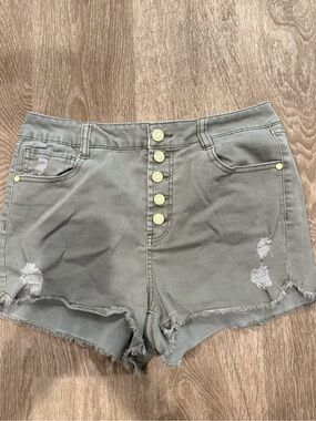 refuge High-Waist Distressed Shorts in Olive